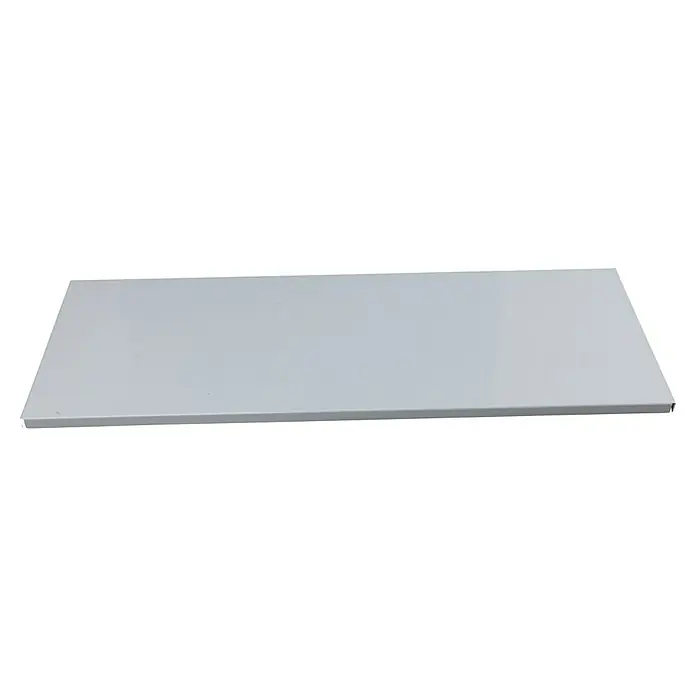 Regalux Stahlfachboden - L x B: 20 x 80 cm, Silber, 2 Stk. - Aufnahme einer weißen Metallablage, die sich ideal für die Organisation von Gegenständen in verschiedenen Umgebungen eignet.