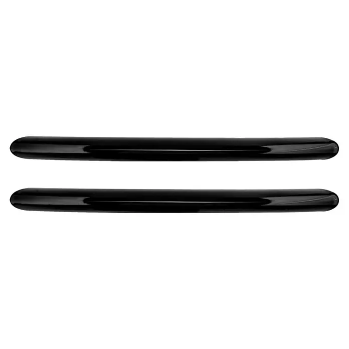 Rei Tirador para muebles - Distancia entre orificios: 128 mm, Negro, Brillante, 2 ud. - Un primer plano muestra dos elegantes anillos negros colocados en paralelo. Su diseño liso captura elegantemente la luz, resaltando su forma.