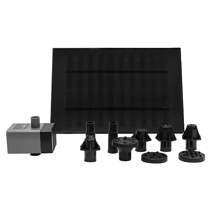 Heissner Solar-Teichpumpe - Fördermenge pro Std.: 250 l - Eine grau-schwarze Wasserpumpe, schwarzes Solarpanel und diverse schwarze Springbrunnenaufsätze.