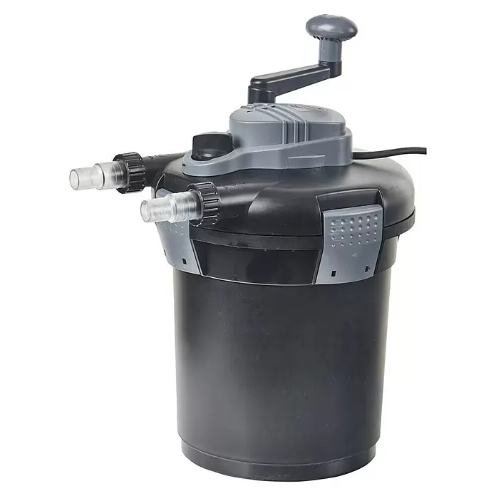 Heissner Druckfilter-Set - 25 W, Fördermenge pro Std.: 1.500 l - Schwarz-grauer externer Teichfilter aus Kunststoff mit zwei Schlauchanschlüssen und einem Griff oben.
