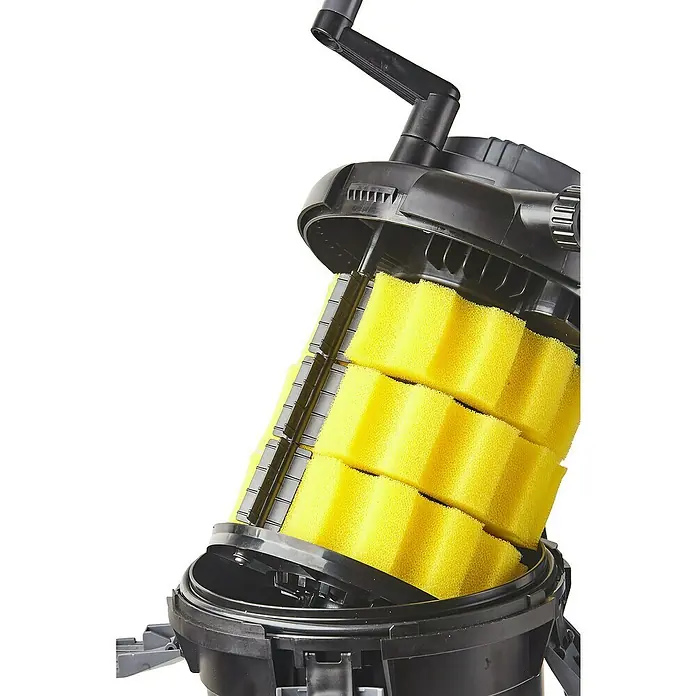 Heissner Druckfilter-Set - 25 W, Fördermenge pro Std.: 1.500 l - Nahaufnahme eines Teichfilters mit gelben Schwämmen zur Reinigung des Wassers und Halten des Teiches sauber.