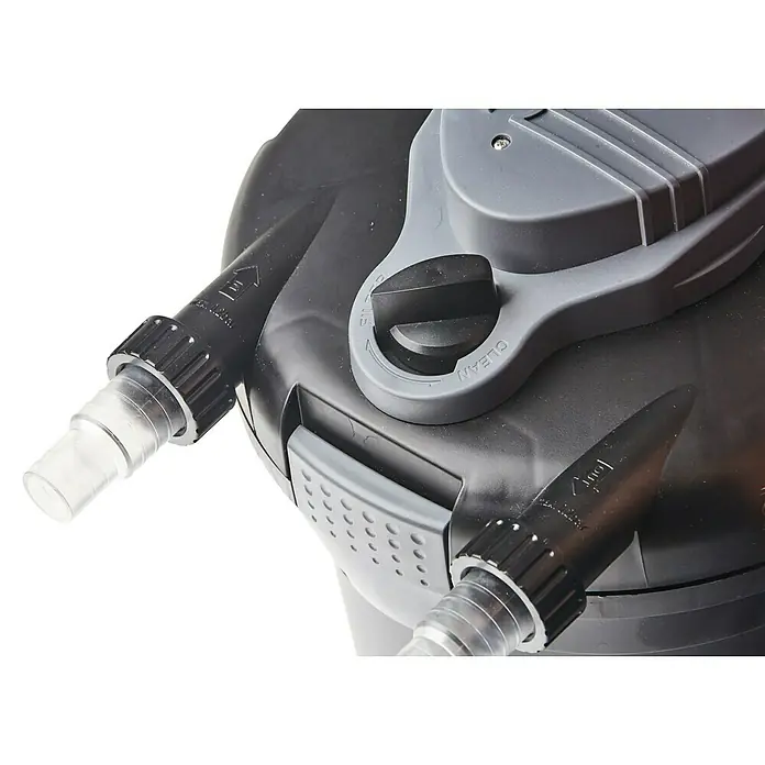 Heissner Druckfilter-Set - 25 W, Fördermenge pro Std.: 1.500 l - Nahaufnahme eines Teichfilters mit Schmutzwasserablauf und Reinigungsfunktion für sauberes und gesundes Teichwasser.