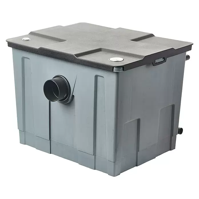 Heissner Durchlauffilter-Set - Fördermenge pro Std.: 3.000 l - Graue Kunststoff-Filterbox mit dunklem Deckel und seitlichem Rohranschluss.