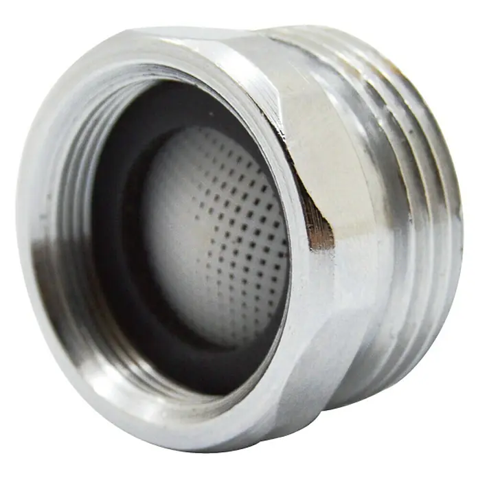 Adaptador para grifo macho - Rosca exterior: ¾″, Latón, Macho - Hembra - Primer plano de un adaptador cromado para grifo con rosca interna y una rejilla en el interior, diseñado para una distribución uniforme del agua.