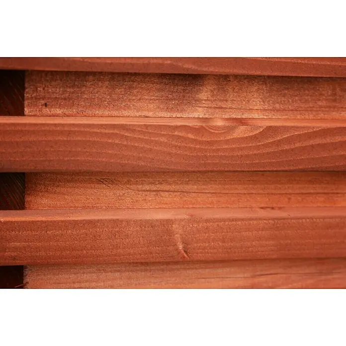 Pflanzkasten Torino - Außenmaß (L x B x H): 59 x 59 x 34 cm, Holz, Teak - Nahaufnahme von aufeinander gestapeltem, rötlich-braunem Holz mit sichtbarer Maserung, ideal als rustikaler Hintergrund oder Textur.