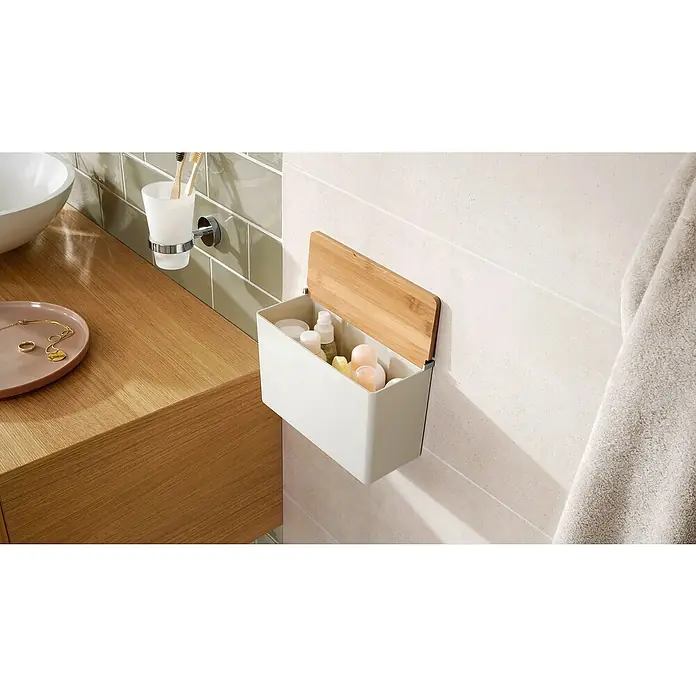 Tesa Aufbewahrungsbox Baboo - L x B x H: 24,2 x 10,2 x 16 cm, ABS-Kunststoff, Weiß/Bambus - Badezimmerablage mit Holzdeckel an der Wand.