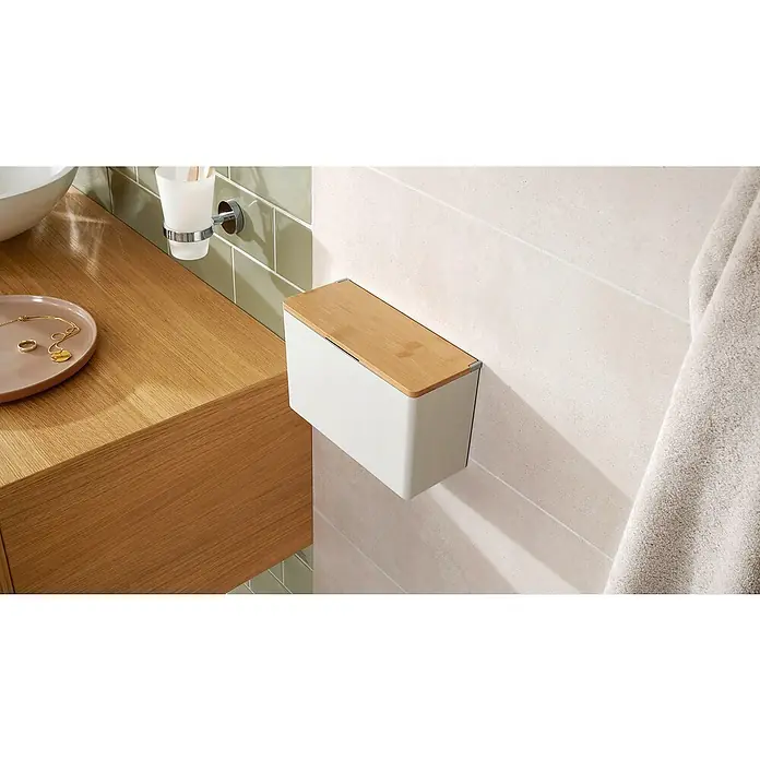 Tesa Aufbewahrungsbox Baboo - L x B x H: 24,2 x 10,2 x 16 cm, ABS-Kunststoff, Weiß/Bambus - Wandmontierter Kosmetiktuchspender in Weiß mit Bambusdeckel, passend zum Badezimmerdesign.
