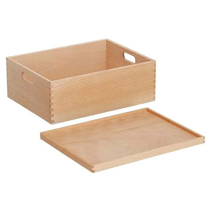Zeller Present Deckel - L x B: 40 x 30 cm, Passend für: Zeller Present Stapelbox 40 x 30 cm, Holz - Auf dem Bild ist eine helle Holzkiste mit abnehmbarem Deckel zu sehen. Die Kiste hat praktische Griffe an den Seiten.