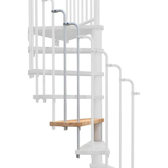 Minka Höhenerweiterung Paris - Weiß, Passend für: Minka Spindeltreppe Paris - Nahaufnahme einer Wendeltreppe mit einer hellen Holzstufe und einem silbernen Geländer. Die Treppe ist auf einem weißen Hintergrund platziert.
