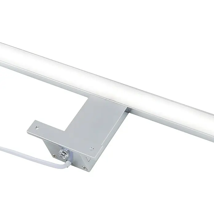 Briloner Aplique LED para espejo - 8 W, L x An x Al: 60 x 10,3 x 3,6 cm, Plateado, Blanco neutro - Primer plano de una moderna lámpara de espejo LED plateada con cable sobre un fondo negro.
