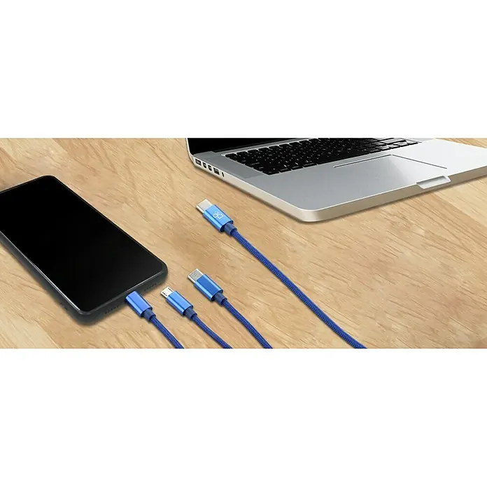 BAUHAUS USB-Ladekabel - Silber, 1 m, USB C-Stecker, USB Micro-Stecker, Lightning-Stecker - Das Bild zeigt ein blaues USB-Kabel, das an ein Smartphone und einen Laptop angeschlossen ist.