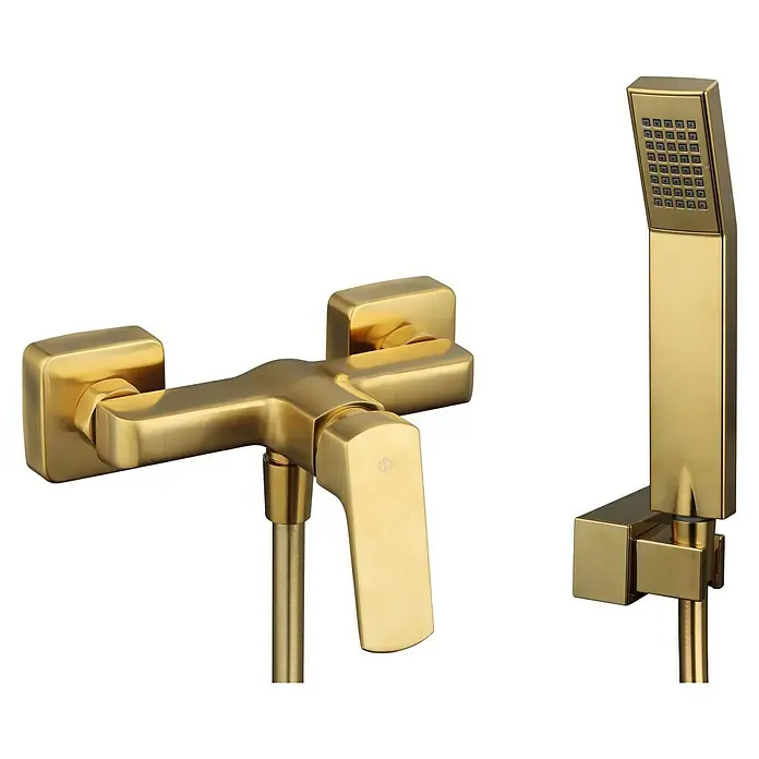 IO Marriot Grifo monomando de ducha - Oro - Primer plano de un juego de grifos de baño dorados con montaje en pared y teleducha sobre un fondo negro.