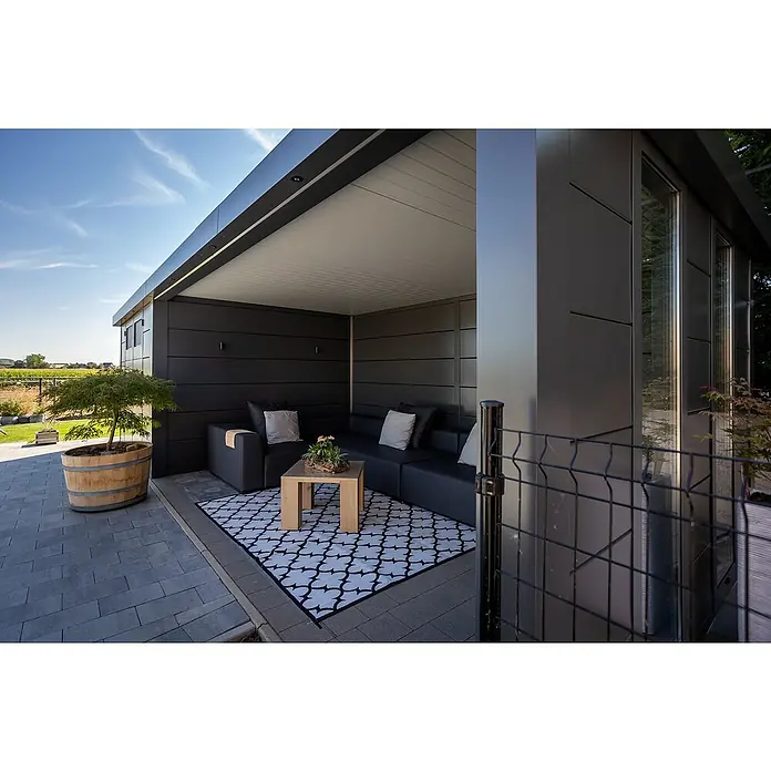 Telluria Metallgerätehaus Classico 3030 mit Lounge XL rechts inkl. 2 Fenster und Elektro-Set - Außenmaß inkl. Dachüberstand (B x T): 782 x 318 cm, Stahl, Anthrazit, Inkl. Innenwandverkleidung & Elektro-Set - Außenbereich mit einer modernen Lounge-Ecke, die durch einen stilvollen Teppich und passende Möbel zum Entspannen einlädt.