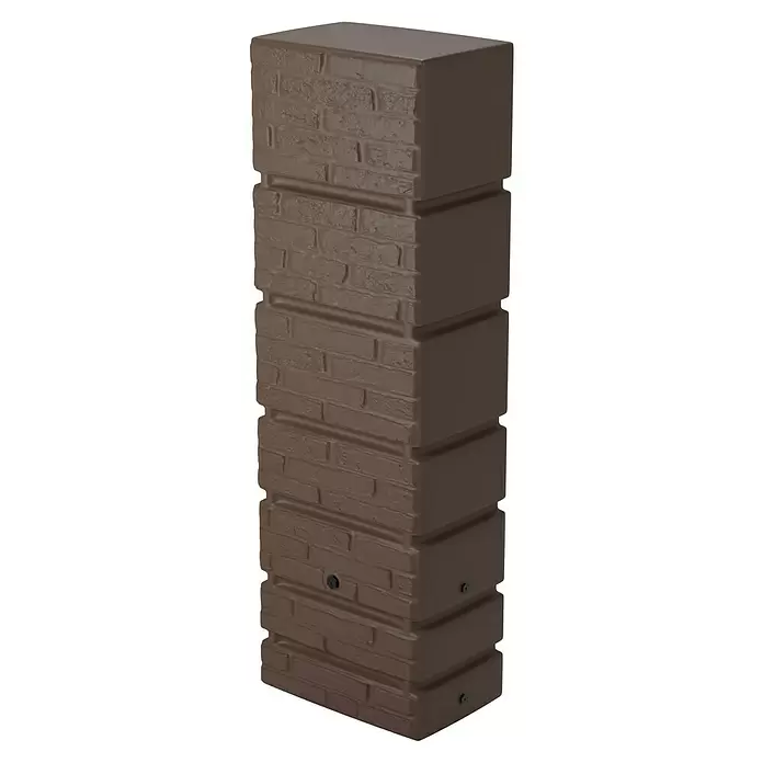 Arves Regenspeicher Tower - 350 l, Braun, 1 Stk. - Braune, rechteckige Regentonne in Ziegelsteinoptik mit dunklen Anschlüssen.