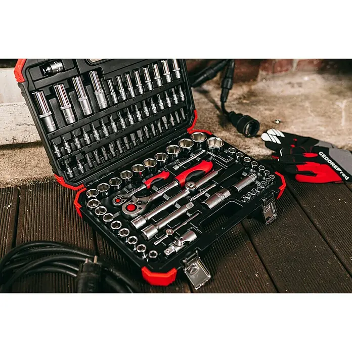 Gedore red Steckschlüssel-Set - 94 -tlg., Antriebsgröße: ½″ - Werkzeugkasten mit einer Vielzahl von Steckschlüsseln, Schraubendrehern und anderem Zubehör, ideal für Heimwerker und Profis.
