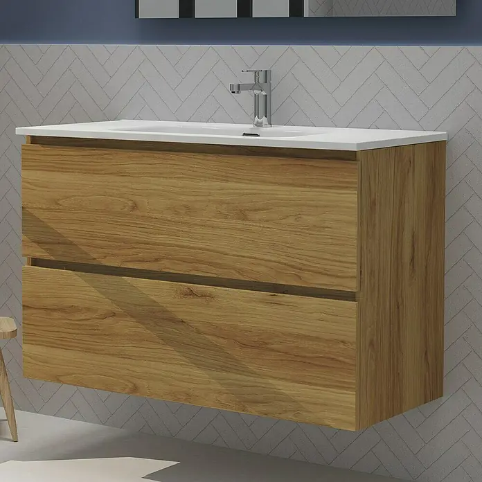 Artysan Conjunto de mueble de baño Harmony - Ancho: 100 cm, Roble, 3 pzs. - Imagen de un mueble de lavabo con dos cajones en aspecto madera y un lavabo blanco delante de una pared con patrón de espiga.