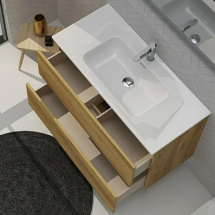 Artysan Conjunto de mueble de baño Harmony - Ancho: 100 cm, Roble, 3 pzs. - Imagen de un mueble de baño con lavabo, cajones abiertos, un objeto dorado y una alfombra negra.