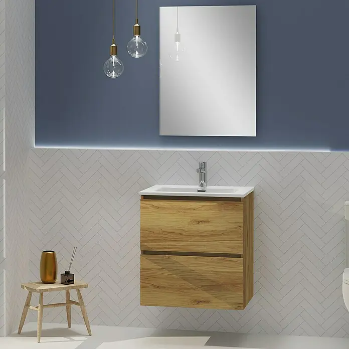 Artysan Conjunto de mueble de baño Harmony - Ancho: 60 cm, Roble, 3 pzs. - Imagen de un baño con un moderno mueble de lavabo de madera, espejo y elegantes luces colgantes.