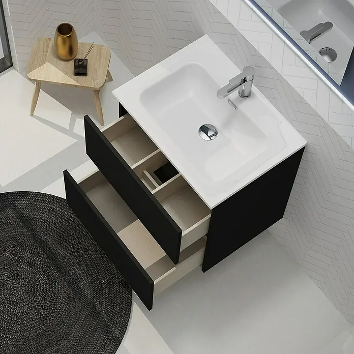 Artysan Conjunto de mueble de baño Harmony - Ancho: 60 cm, Negro, 3 pzs. - Un moderno mueble de baño con dos cajones abiertos en blanco y negro, complementado con una alfombra redonda y una mesa auxiliar.