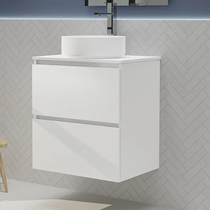 Artysan Conjunto de mueble de baño Harmony Top - Ancho: 60 cm, Blanco, 4 pzs. - Imagen de un moderno mueble de baño blanco con dos cajones y un lavabo sobre encimera, sobre una pared gris de espiga.