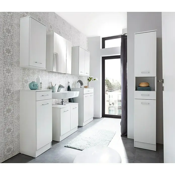 Schildmeyer Lorenz Oberschrank - 30 x 21 x 71 cm, Perlweiß - Das Bild zeigt ein Badezimmer-Set mit weißen Schränken und Regalen, die Stauraum und ein minimalistisches Design bieten.