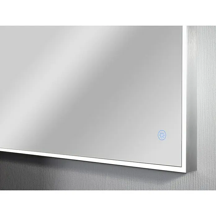 Camargue Lichtspiegel Frame - 80 x 68 cm, Leuchtmittel, Mit eckigen Kanten - Nahaufnahme eines beleuchteten Badezimmerspiegels mit Touch-Sensor zur Steuerung der Helligkeit.