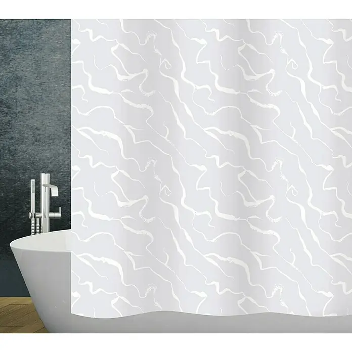 Diaqua Textil-Duschvorhang Dorian - 180 x 200 cm, Grau/Weiß - Ein grauer Duschvorhang mit abstraktem, weißem Muster hängt vor einer Badewanne. Er bietet Privatsphäre und verleiht dem Badezimmer einen modernen Touch.
