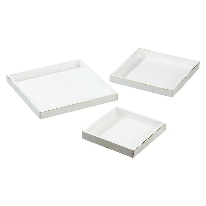 Deko-Tablett Antik - 1 Stk., Weiß, 30 x 30 cm - Drei weiße, quadratische Holztabletts in verschiedenen Größen, ideal für die Dekoration oder als stilvolle Aufbewahrungslösung.