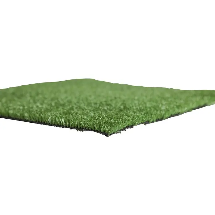 Césped artificial Jardín - 5 x 1 m, Altura del pelo: 10 mm, 70.800 puntadas/m² - Primer plano de un trozo de césped artificial con fibras verdes y respaldo negro.