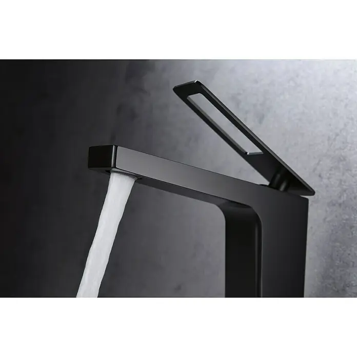 Imex Suecia Grifo de lavabo - Negro, Mate - Elegante grifo de baño negro mate con diseño de caño abierto, un grifo de estilo moderno para baños elegantes.