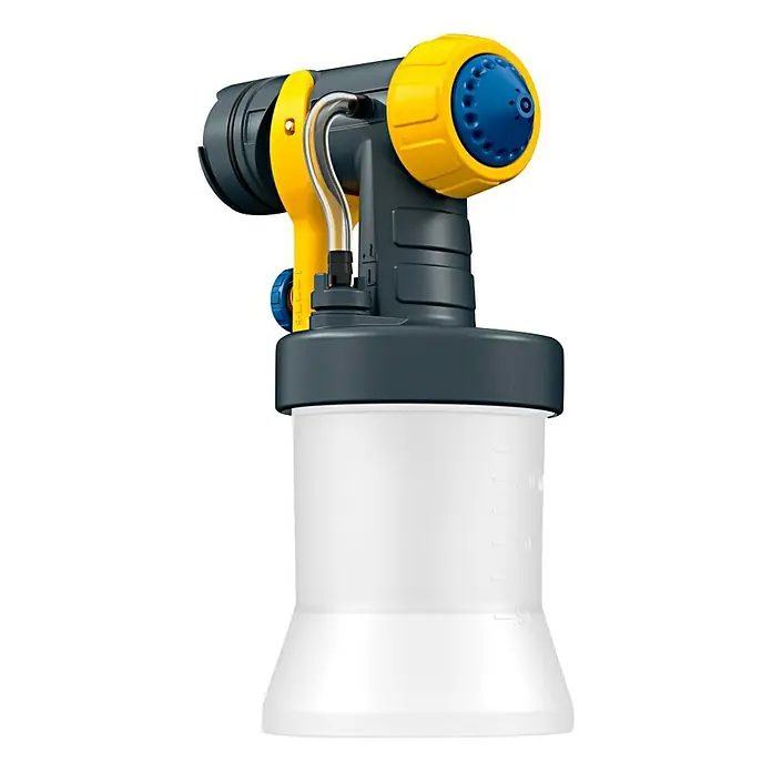 Wagner Sprühaufsatz Wood & Metal EXTRA Detail - Passend für: Wagner Farbsprühsystem Universal Sprayer & Wall Sprayer, Geeignet für: Dünnflüssige lösemittel- & wasserbasierte Materialien - Nahaufnahme einer Sprühflasche mit gelben und blauen Akzenten, ideal für Gartenarbeit oder Reinigung.