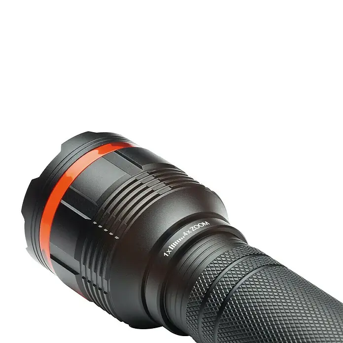 Profi Depot Taschenlampe KE700 - 1.000 lm, IP44 - Nahaufnahme einer schwarzen Taschenlampe mit rotem Akzent und Zoomfunktion.