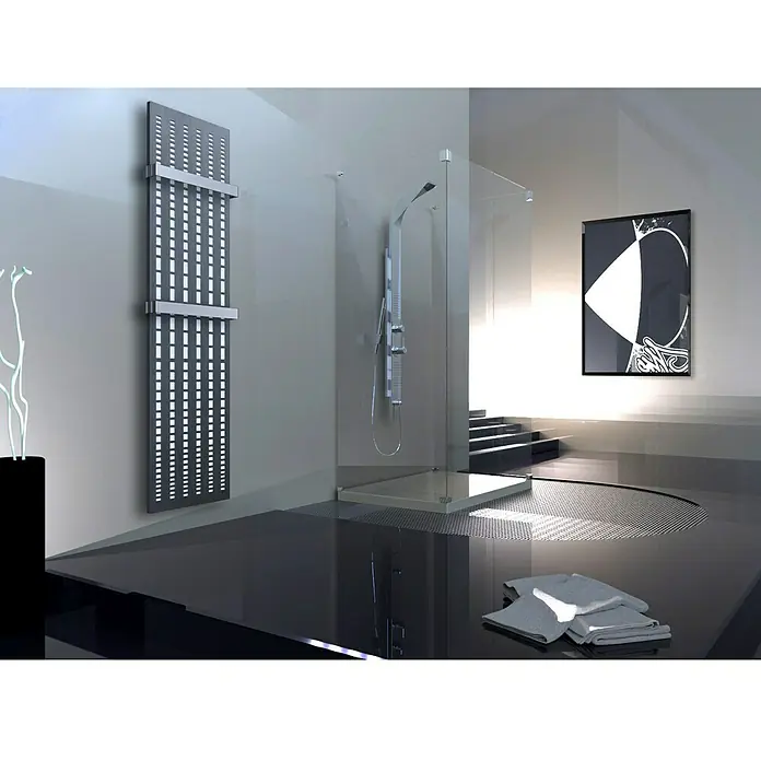 Szagato Designheizkörper Broken Mirror 3 - B x H: 470 x 1.800 mm, Wärmeleistung bei Vorlauftemperatur von 75 °C (D: 50): 1.118 W, Weiß/Moonstone-Grau, Mit 2 Handtuchhalter (50 mm) - Modernes Badezimmer mit einem Design-Heizkörper, einer ebenerdigen Dusche und elegantem Interieur.