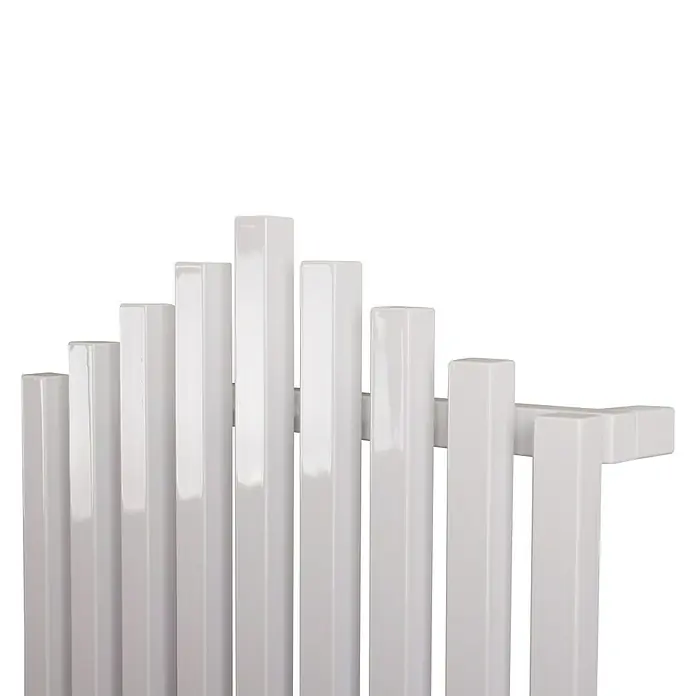 Szagato Designheizkörper Pipe - B x H: 510 x 1.800 mm, Wärmeleistung bei Vorlauftemperatur von 75 °C (D: 50): 1.118 W, Weiß - Nahaufnahme eines weißen Handtuchwärmers mit einem modernen Design, das sich perfekt für jedes Badezimmer eignet.