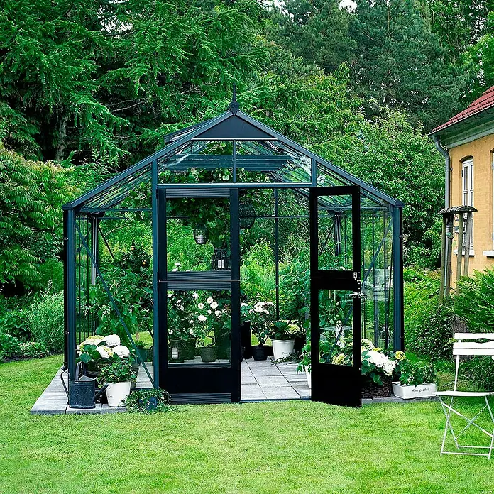 Juliana Gewächshaus Premium - Außenmaß inkl. Dachüberstand (B x T): 296 x 439 cm, Material Seitenwand: Glas, 3 mm, Anthrazit/Schwarz - Das Gewächshaus bietet Pflanzen ein ideales Klima, um geschützt und in einer temperaturstabilen Umgebung zu wachsen.