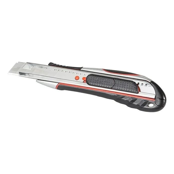 Wisent Cuttermesser - Automatischer Klingenrückzug, Abbrechklinge, Klingenbreite: 18 mm - Nahaufnahme eines silbernen Cuttermessers mit schwarzem Griff und rotem Akzent.