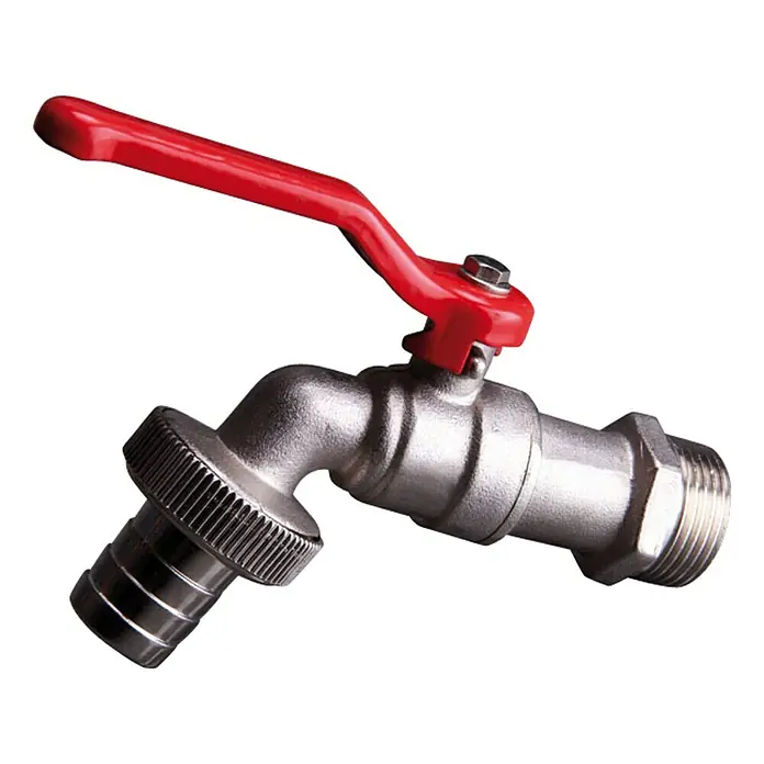 Kugelauslaufhahn - ¾″, Messing, Verchromt - Nahaufnahme eines Wasserhahns mit rotem Griff und Metallgehäuse vor schwarzem Hintergrund.