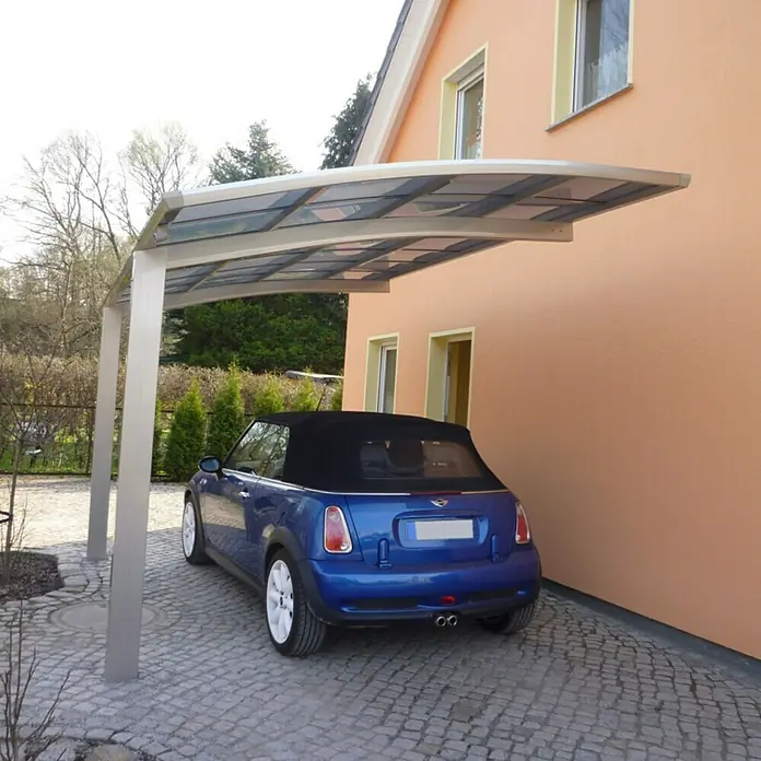 Ximax Carport Portoforte 60 - Außenmaß inkl. Dachüberstand (B x T): 2,7 x 4,95 m, Einzelcarport, Edelstahloptik, Schneelast: 75 kg/m² - Das Bild zeigt einen modernen Carport aus Metall mit einem blauen Mini Cooper darunter. Der Carport bietet Schutz vor Witterungseinflüssen.