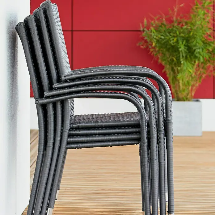 Sunfun Neila Gartensessel - B x T x H: 56 x 63 x 94 cm, Polyrattan, Stapelbar, Silbergrau - Stapel aus vier schwarzen Rattanstühlen, die sich ideal für den Außenbereich eignen und Platz sparen. Perfekt für Terrasse und Garten.