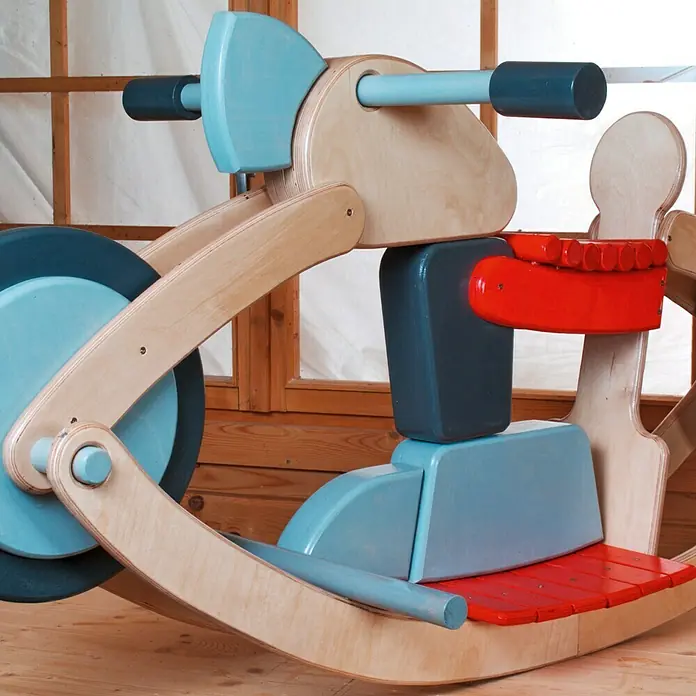 Clou Aqua Lacklasur Combi-Clou L17 - Blau, 375 ml, Seidenmatt - Handgefertigtes Holzschaukelmotorrad für Kinder, mit blauen, roten und grauen Akzenten, ideal für fantasievolles Spielen.