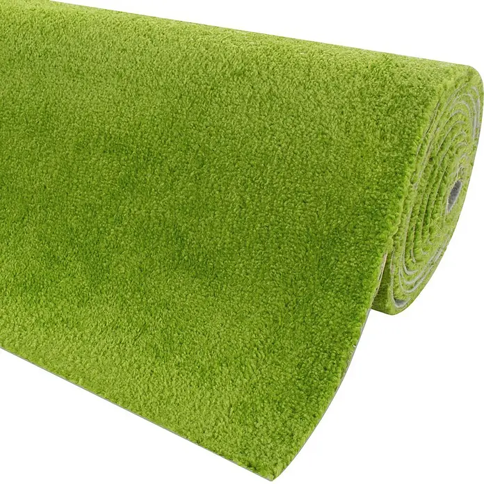 Teppichboden Meterware Linda - Breite: 400 cm, Velours, 100 % Polypropylen, Grün - Grüne Teppichrolle mit weicher Textur, ideal für Wohnräume. Die lebendige Farbe bringt Frische in jeden Raum und sorgt für Komfort.