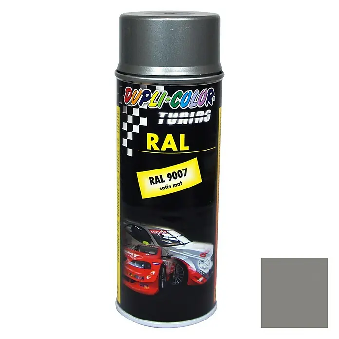 Dupli-Color Tuning Lackspray RAL 9007 - Graualuminium, Seidenmatt, 400 ml - Das Bild zeigt eine Dose Dupli-Color Tuning RAL 9007 Lackspray in Satin Matt, neben der sich ein Farbfeld befindet.