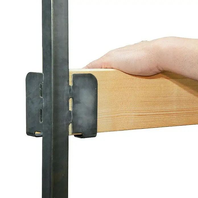 Stema Hochplanen-Set 25-13 - Passend für: Stema Anhänger Basic -25-13er-Serie, Höhe: 100 cm - Detailaufnahme eines Holzrahmens mit Metalleckenverbinder, der Stabilität und Haltbarkeit für Möbelkonstruktionen bietet.