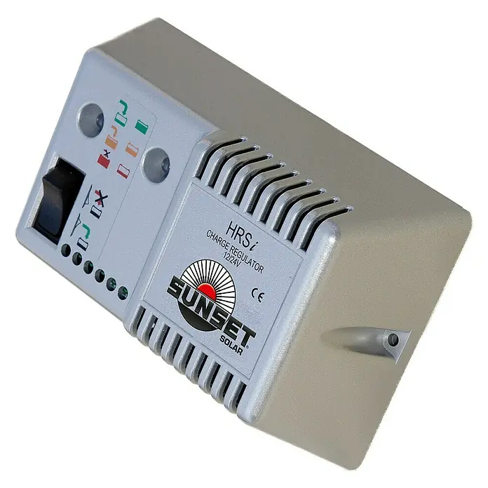 Sunset Shuntregler Hrsi - Geeignet für: Solare Inselanlagen - Produktansicht des SUNSET SOLAR HRS Charge Regulators 12/24V, einem Laderegler für Solaranwendungen, zur Spannungsregelung.
