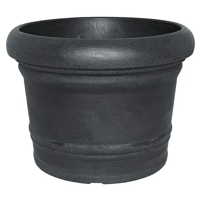 Geli Pflanzkübel rund Palermo - Außenmaß (Ø x H): 30 x 23 cm, Kunststoff, Anthrazit - Eine Nahaufnahme eines anthrazitfarbenen, gerillten Pflanzgefäßes aus Kunststoff mit einer breiten, abgerundeten Krempe gegen einen schwarzen Hintergrund.