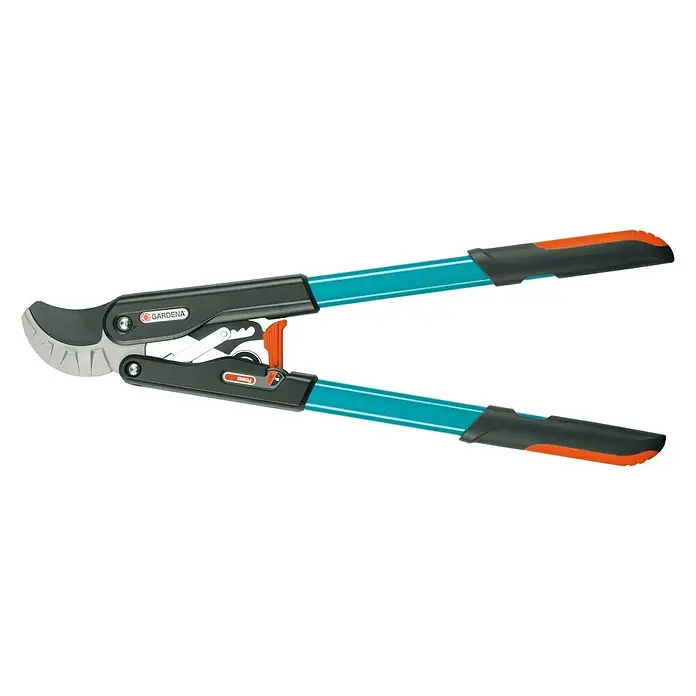 Gardena Ratschenschere 45 - Amboss, Max. Aststärke: 45 mm - Gartenschere mit langem Griff und gebogener Klinge für Äste und Zweige. Das Werkzeug ist ideal für den Einsatz im Garten und zur Baumpflege.