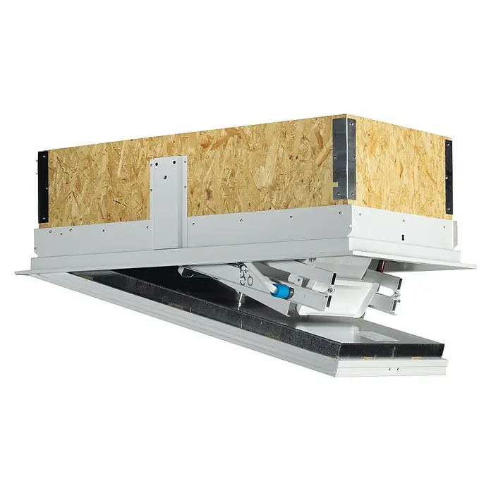 Wippro Bodentreppe Isotec - 130 x 70 cm, Wärmedämmung: 0,33 W/(m²K) - Das Bild zeigt eine Dachbodenleiter mit automatischem Mechanismus und Holzstruktur. Die Leiter ist weiß und befindet sich in einer horizontalen Position.
