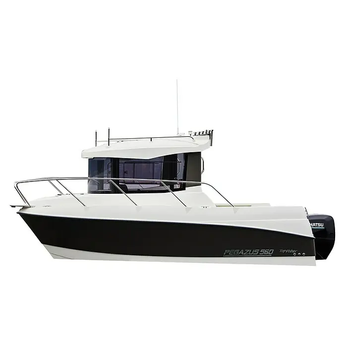 PEGAZUS GFK-Boot 560 Top Fisher Basic - Ohne Motor, Geeignet für: Max. 6 Personen, CE-Klasse C - Das Bild zeigt ein weißes und schwarzes Pegasus 560 Top Fisher Boot. Das Boot hat ein Kabinendach und einen Außenbordmotor.