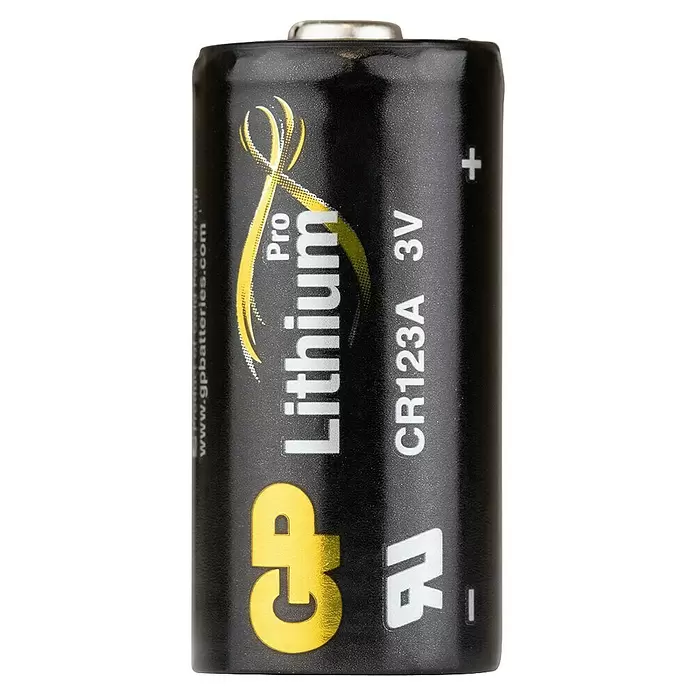 GP Batterie Pro Lithium - CR123A, Lithium, 4 Stk. - Schwarze zylindrische GP Lithium Pro CR123A 3V Batterie mit Metallkontakten und gelbem Branding.