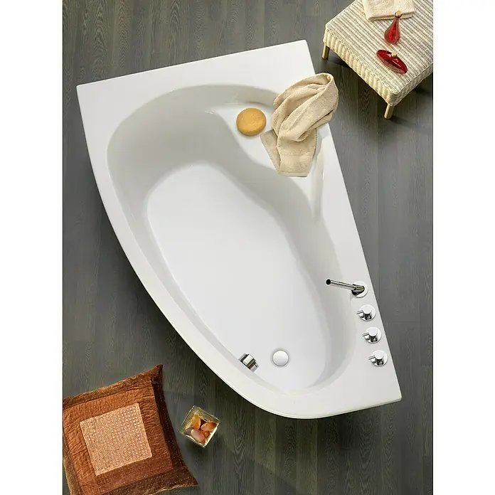 Ottofond Eckbadewanne Mauritius B - L x B: 175 x 110 cm, Sanitäracryl, Weiß, Links - Einbau-Eckbadewanne mit Handtuch, Badeschwamm und Armaturen. Elegante Badezimmerausstattung für entspannende Momente.